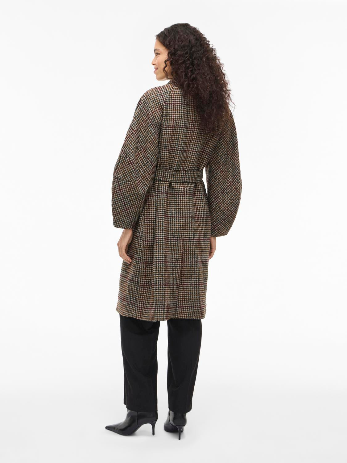 model_shot-back